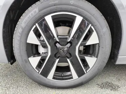 Photo 12 Peugeot 208  Hybrid 110 ch e-DCS6
