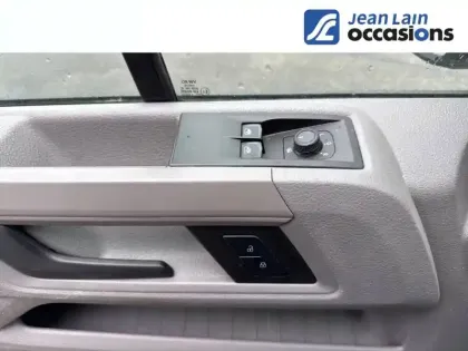 Photo 18 Volkswagen Crafter  VAN 35 L3H3 2.0 TDI 140 CH BVA