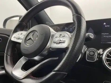 Photo 47 Mercedes GLA  250 e 8G-DCT