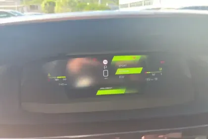 Photo 20 Peugeot 408  Hybrid 145 e-DCS6