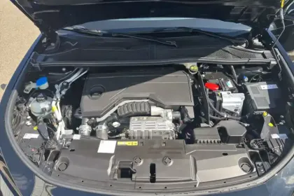 Photo 15 Peugeot 408  Hybrid 145 e-DCS6