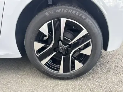 Photo 12 Peugeot 208  Hybrid 110 ch e-DCS6