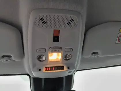 Photo 18 Peugeot 208  Electrique 54 kWh 156ch