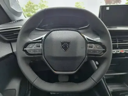 Photo 8 Peugeot 208  Electrique 54 kWh 156ch