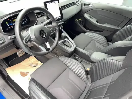 Photo 8 Renault Clio  E-Tech full hybrid 145