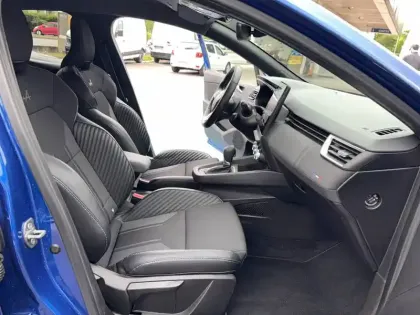 Photo 12 Renault Clio  E-Tech full hybrid 145
