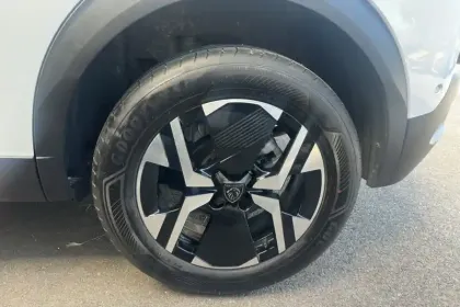 Photo 11 Peugeot 2008  PureTech 130 S&S EAT8
