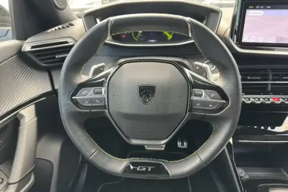 Photo 17 Peugeot 2008  PureTech 130 S&S EAT8