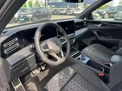 Photo 8 Volkswagen Tiguan NOUVEAU 1.5 ETSI 150CH DSG7 R LIN