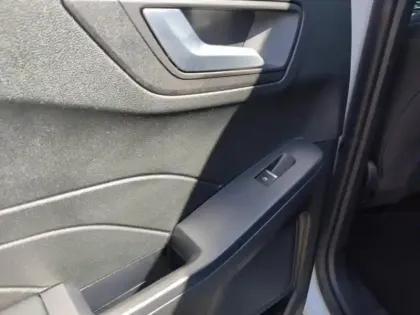 Photo 13 Ford Kuga  2.5 Duratec 180ch Hybrid FlexiFuel Titanium Business Powershift