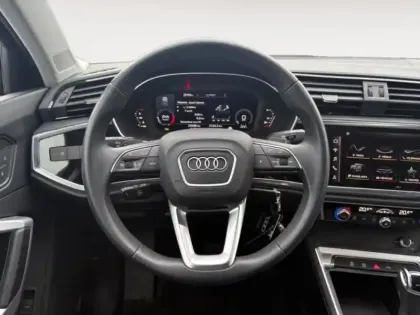 Photo 11 Audi Q3  35 TFSI 150ch Design S tronic 7