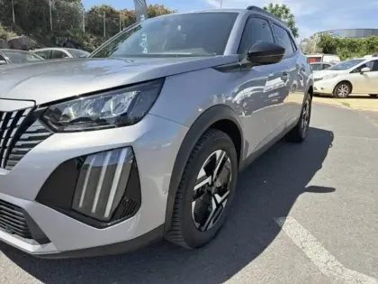 Photo 11 Peugeot 2008  1.2 Hybrid 136ch Allure e-DCS6