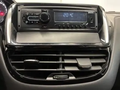 Photo 14 Peugeot 208  1.2 PureTech 68ch E6.c Like 5p