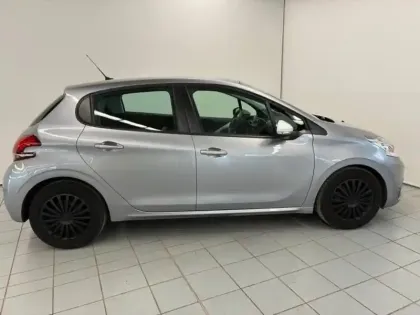 Photo 6 Peugeot 208  1.2 PureTech 68ch E6.c Like 5p