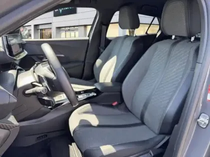 Photo 8 Peugeot 2008  1.2 Hybrid 136ch Allure e-DCS6