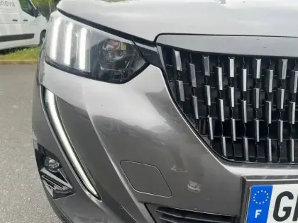 Photo 15 Peugeot 2008  PureTech 130 S&S BVM6