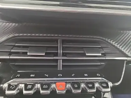Photo 45 Peugeot 2008  PureTech 130 S&S BVM6