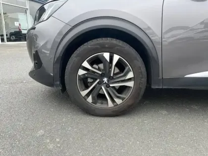 Photo 12 Peugeot 2008  PureTech 130 S&S BVM6