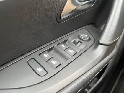 Photo 14 Peugeot 2008  PureTech 130 S&S BVM6