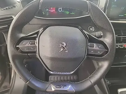 Photo 34 Peugeot 2008  PureTech 130 S&S BVM6