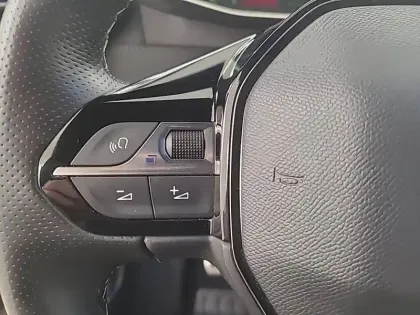 Photo 51 Peugeot 2008  PureTech 130 S&S BVM6