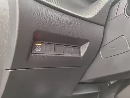 Photo 52 Peugeot 2008  PureTech 130 S&S BVM6