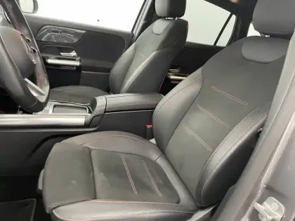 Photo 14 Mercedes GLA  180 d 8G-DCT