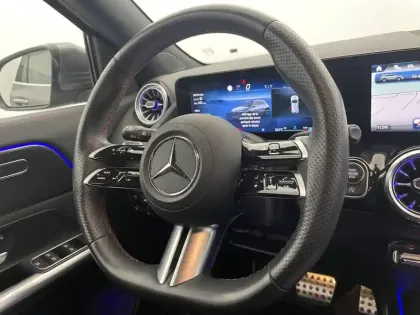 Photo 29 Mercedes GLA  180 d 8G-DCT
