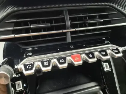 Photo 14 Peugeot 208  Hybrid 110 e-DCS6