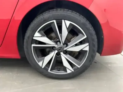Photo 32 Peugeot 308  PHEV 180 e-EAT8