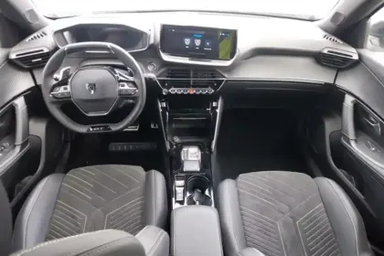 Photo 13 Peugeot 2008  Hybrid 136 e-DCS6