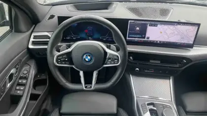 Photo 25 BMW Serie 3 330e xDrive 292 ch BVA8