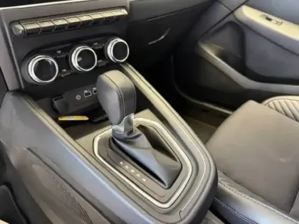 Photo 24 Renault Clio  E-Tech full hybrid 145