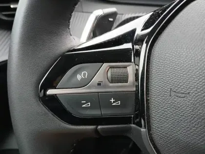 Photo 15 Peugeot 208  Hybrid 100 e-DCS6