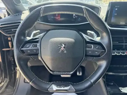 Photo 19 Peugeot 2008  PureTech 130 S&S EAT8