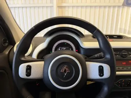 Photo 26 Renault Twingo  III E-Tech