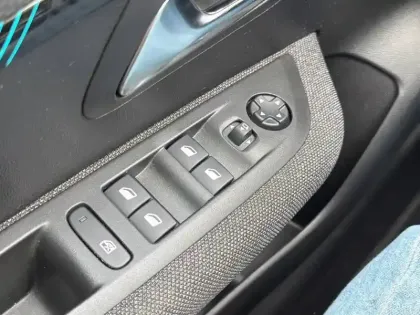 Photo 25 Peugeot 208  PureTech 100 S&S BVM6