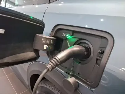 Photo 41 Peugeot 5008  Plug-in Hybrid 225 ch e-DCS7