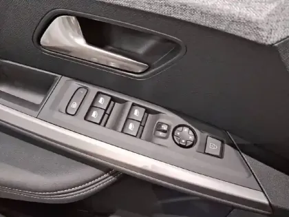 Photo 18 Peugeot 5008  Plug-in Hybrid 225 ch e-DCS7