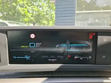 Photo 53 Peugeot 5008  Plug-in Hybrid 225 ch e-DCS7
