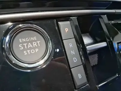 Photo 35 Peugeot 5008  Plug-in Hybrid 225 ch e-DCS7
