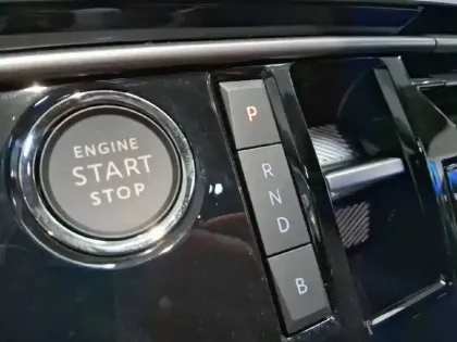 Photo 13 Peugeot 5008  Plug-in Hybrid 225 ch e-DCS7