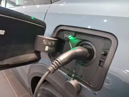 Photo 19 Peugeot 5008  Plug-in Hybrid 225 ch e-DCS7