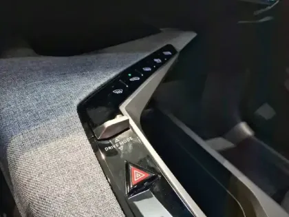 Photo 39 Peugeot 5008  Plug-in Hybrid 225 ch e-DCS7