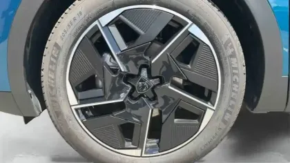 Photo 40 Peugeot 408  Hybrid 136 e-DCS6