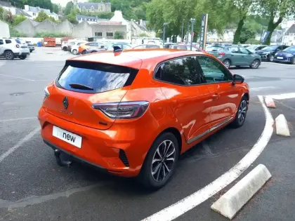 Photo 6 Renault Clio  E-Tech full hybrid 145