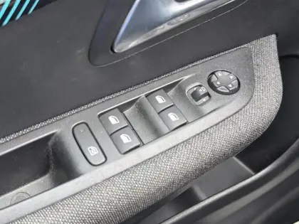 Photo 19 Peugeot 208  PureTech 75 S&S BVM5 Style