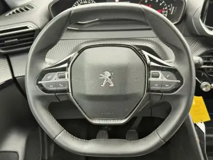 Photo 11 Peugeot 208  PureTech 75 S&S BVM5 Style