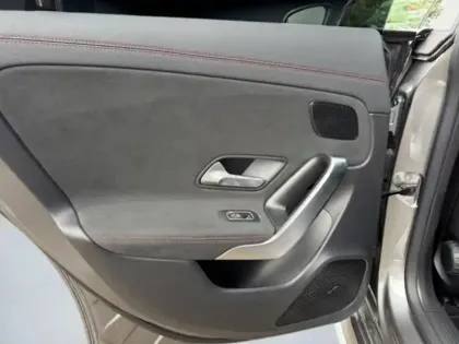 Photo 13 Mercedes CLA  250 e Hybrid EQ Coupé AMG 