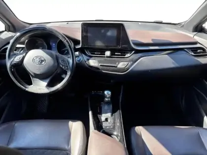Photo 9 Toyota C-HR  122h Distinctive 2WD E-CVT